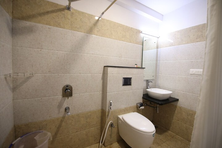Room 14 of 18