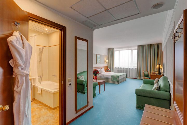 Room 13 of 74
