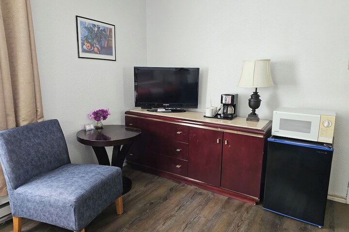 Room 6 of 37
