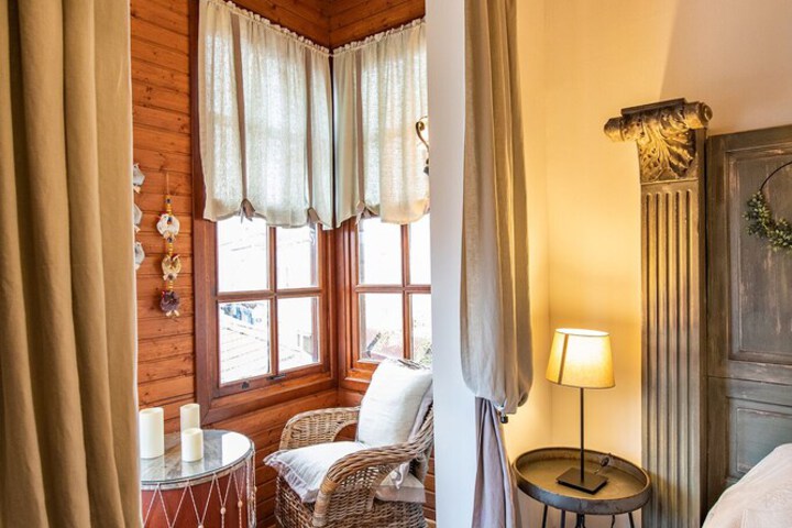 Room 6 of 30