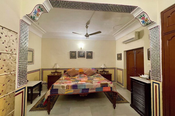 Room 7 of 73