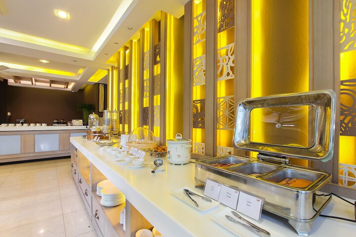Dining 56 of 80