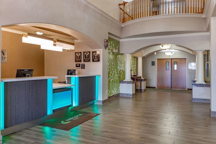 Entrance & Lobby