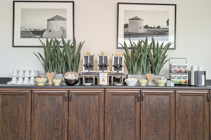 Breakfast/Coffee Service 26 of 39