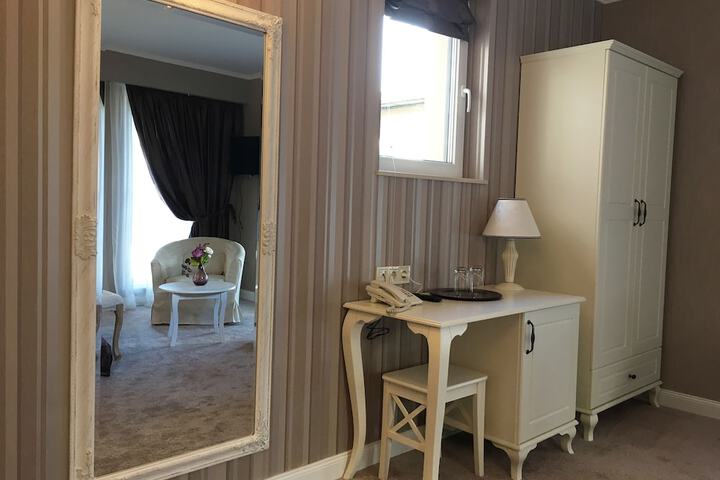 Room 13 of 44