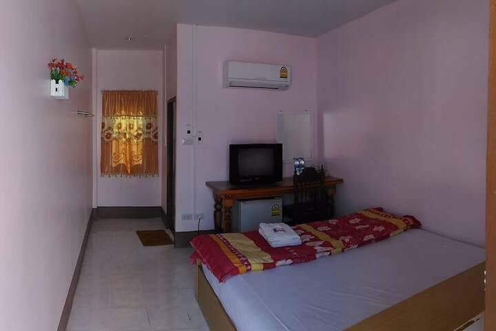 Room 3 of 8