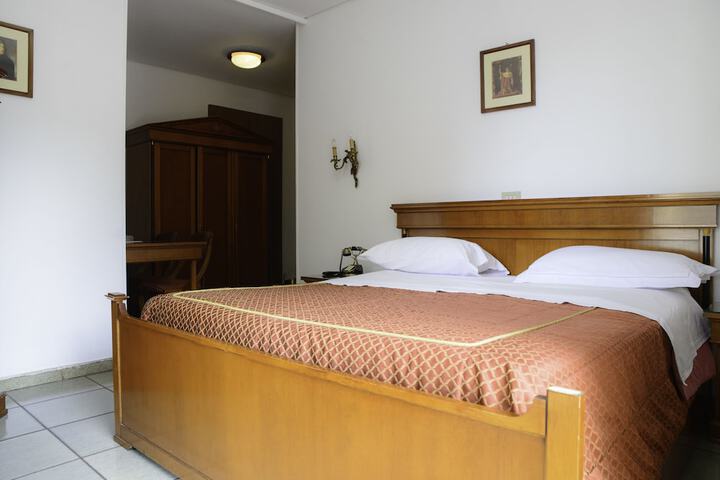 Room 4 of 24