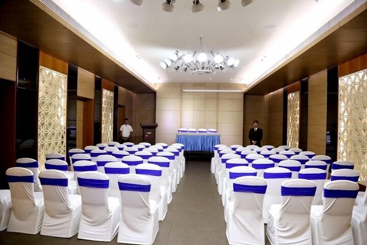 Ballroom/Hall 18 of 24