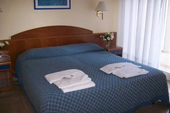 Room 3 of 9