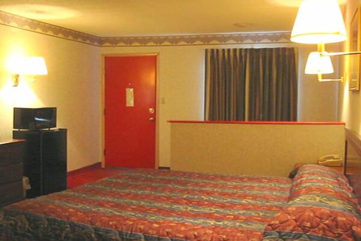 Standard | King Bed (3 of 5)