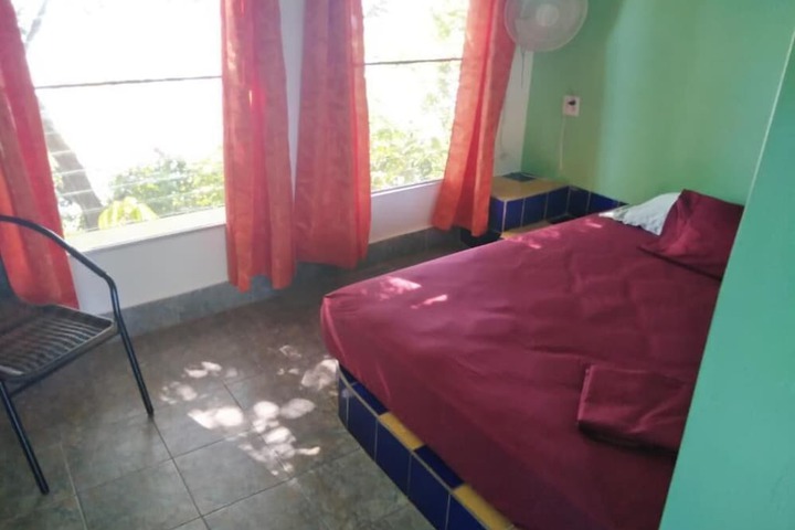 Room 4 of 12