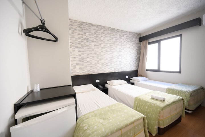 Room 13 of 36