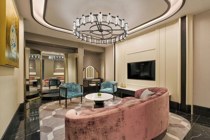 Ballroom/Hall 61 of 72