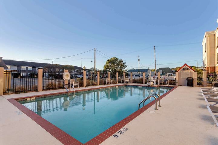 Hotel Pool