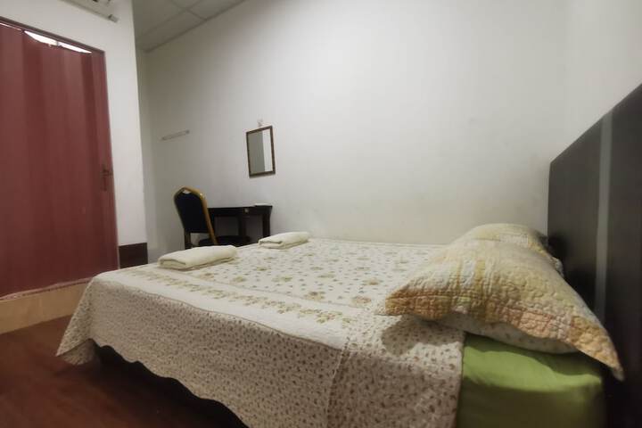 Room 13 of 23