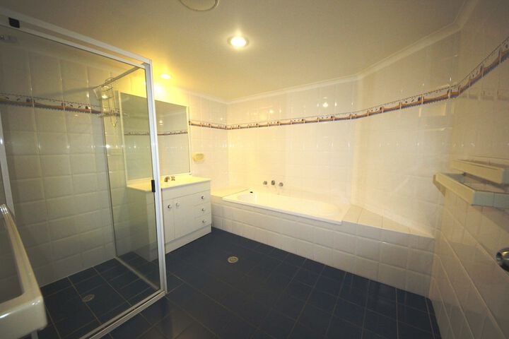Room 14 of 16