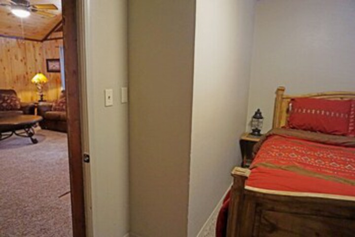 Room 32 of 33