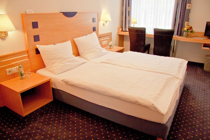 Room 4 of 36