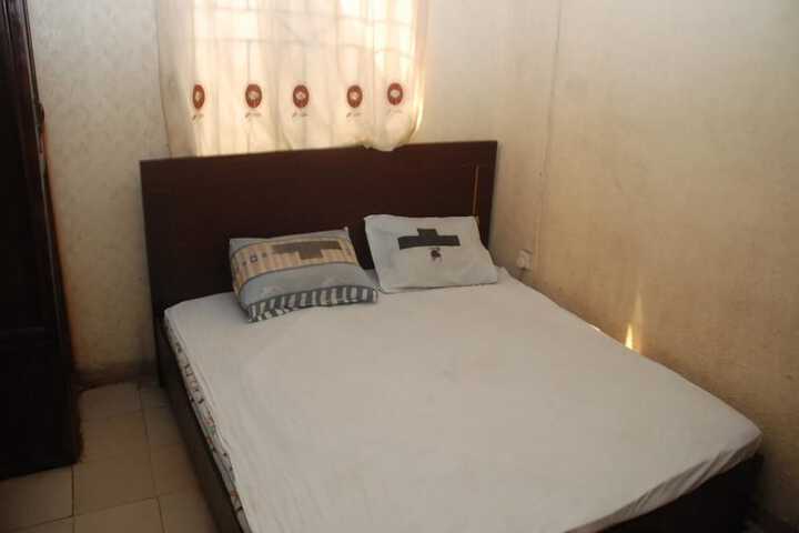 Room 10 of 14