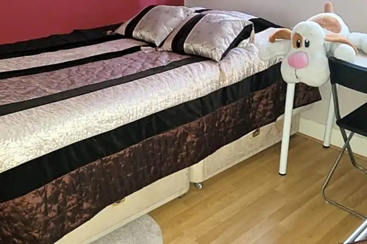 Room 6 of 26