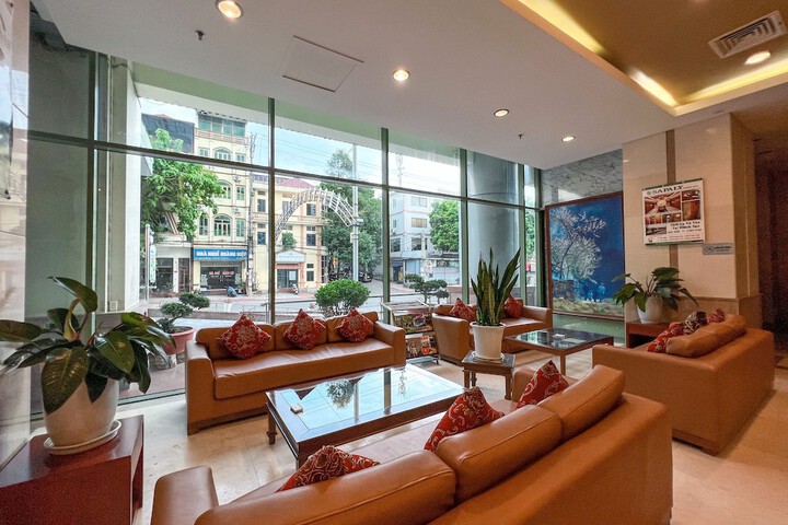 Hotel Lobby