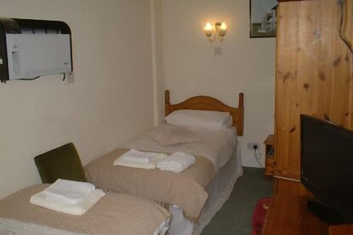 Room 16 of 52