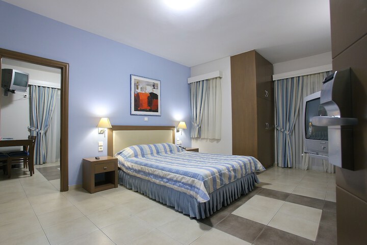 Room 7 of 70