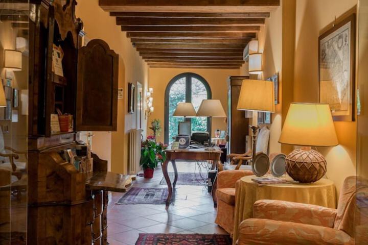 Guest Lobby