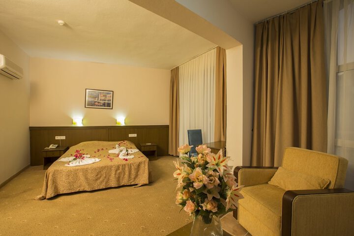 Room 12 of 62