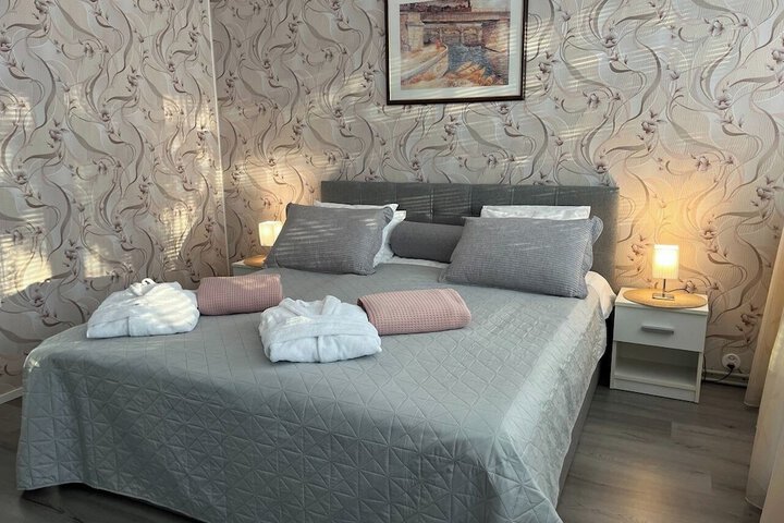Room 33 of 108