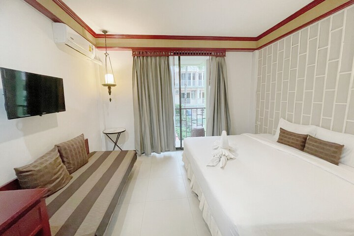 Room 11 of 39