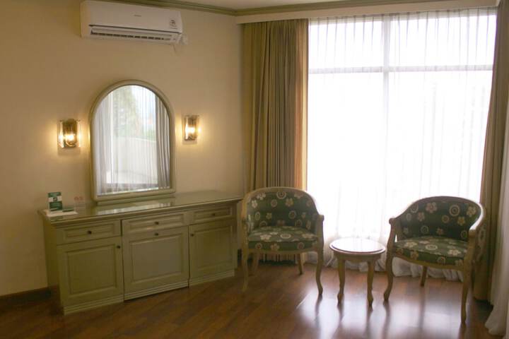 Room 27 of 69