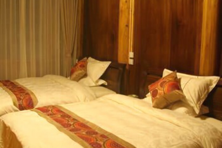 Room 6 of 8
