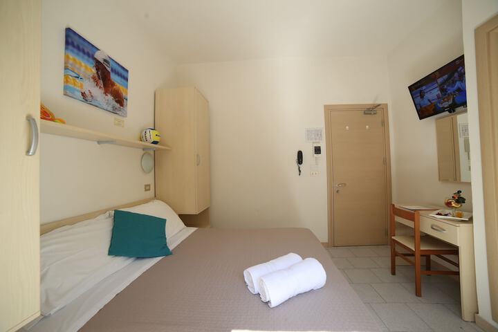 Room 6 of 113