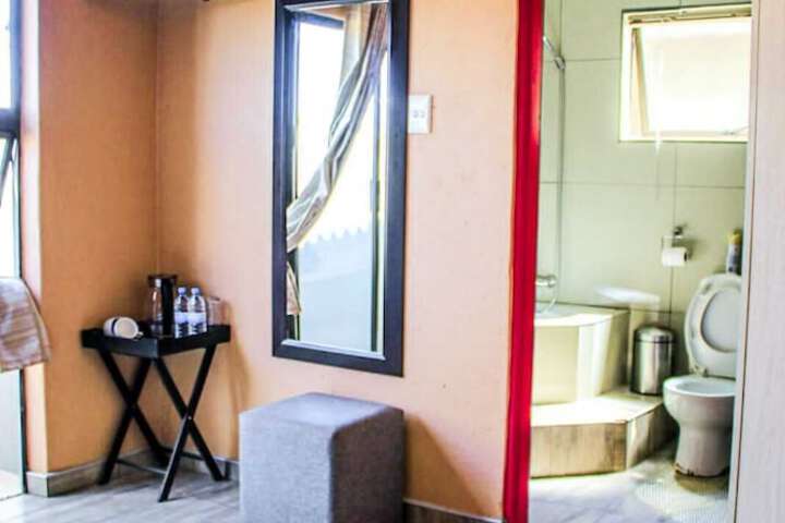 Room 26 of 98