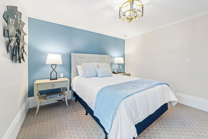 Suite 1 King Bed (63 of 70)