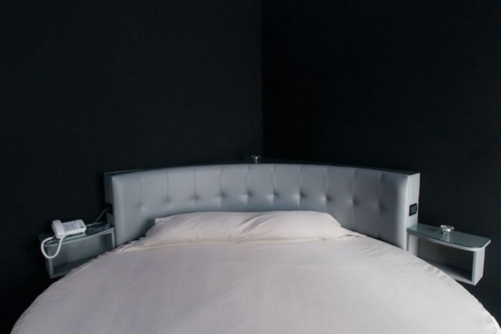 Room 32 of 80