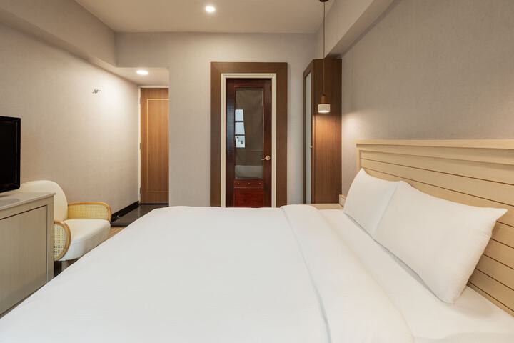 Room 27 of 75