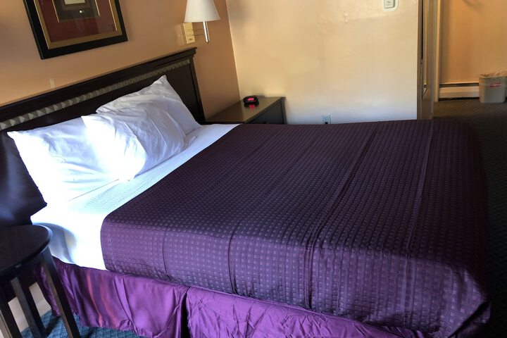 1 King Bed (1 of 6)