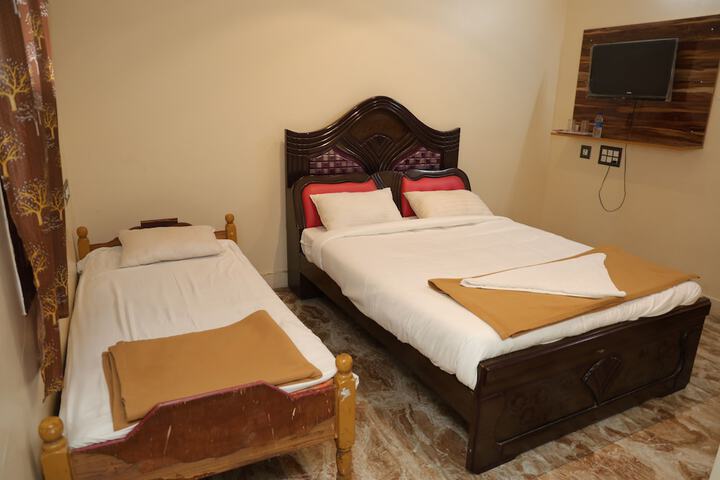 Room 9 of 38
