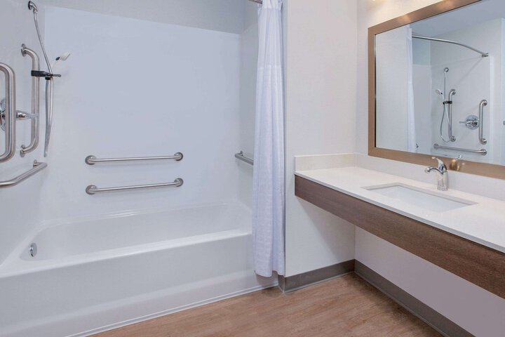 Studio Queen Bed Kitchen (10 of 15)