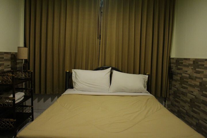 Room 7 of 115