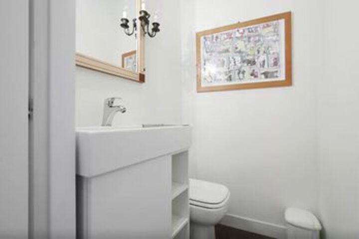 Room 2 of 32