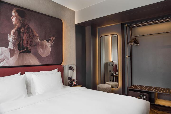 Room 17 of 50