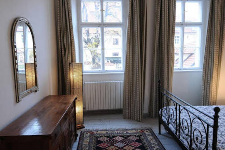 PVH Charming Flats Hroznova