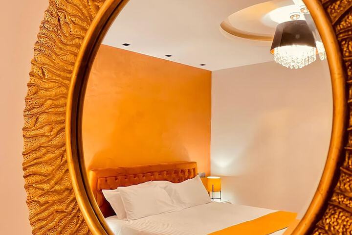 Room 2 of 67