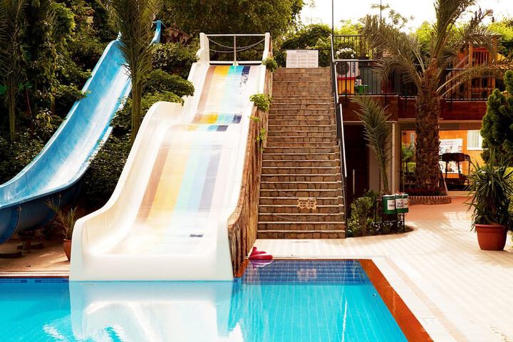 Hotel with Pool