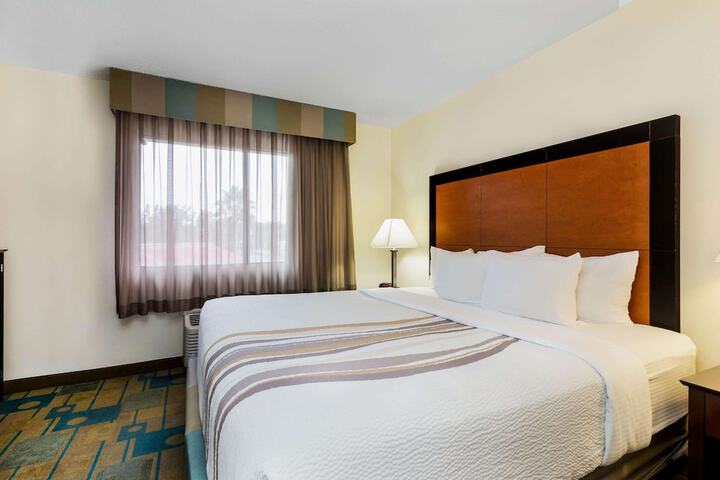 1 King Bed (13 of 19)