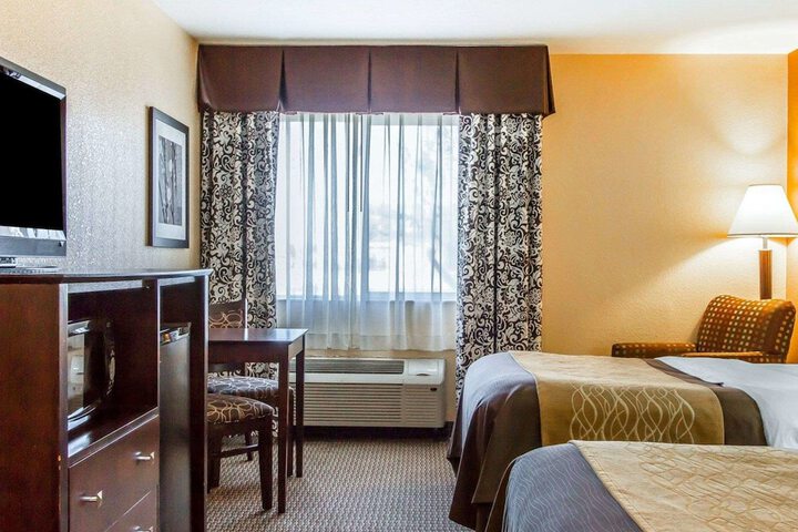 2 Queen Beds (6 of 11)
