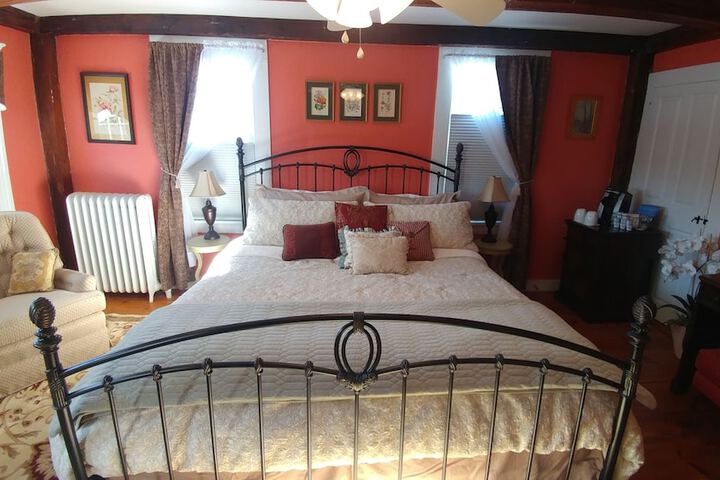 Room 33 of 86